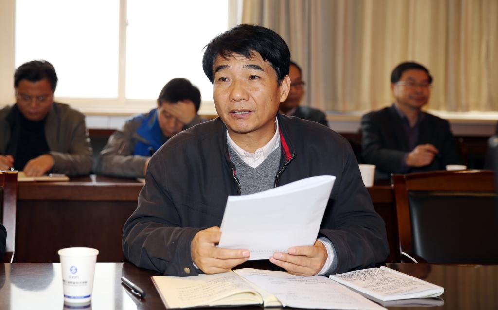 党委书记崔岩主持会议并讲话