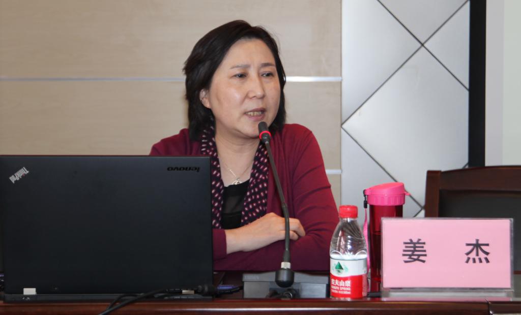 西安市检察院研究室主任、西安市预防职务犯罪宣讲团副团长、陕西科技大学客座教授姜杰作预防职务犯罪专题报告