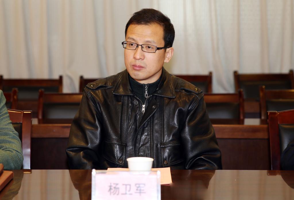 副院长杨卫军主持座谈会