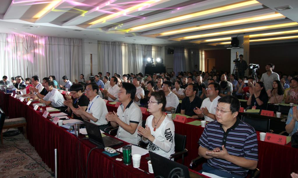 演讲赢得现场观众和评委的阵阵掌声