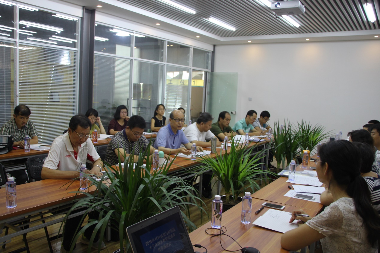 项目主持人王晓江介绍资源库的建设进度和存在问题