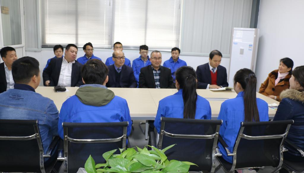 与入职正泰公司的我院毕业生座谈