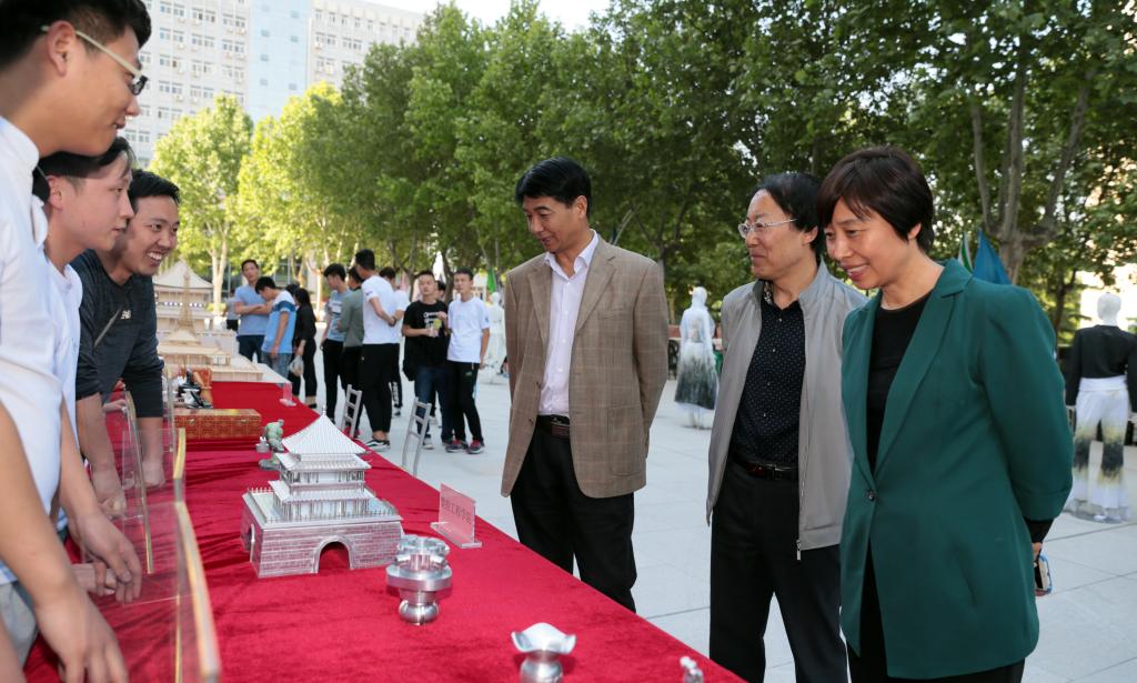 学院领导与数控学院师生交流