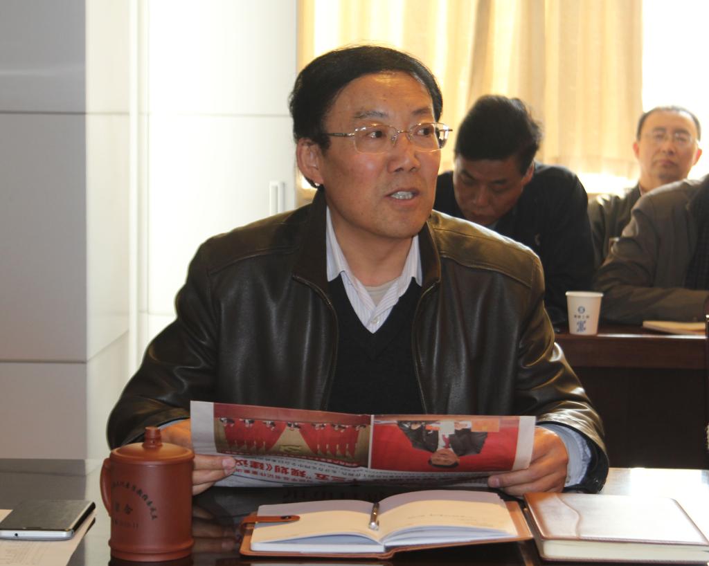 党委副书记王天哲传达了中国共产党第十八届中央委员会第五次全体会议公报