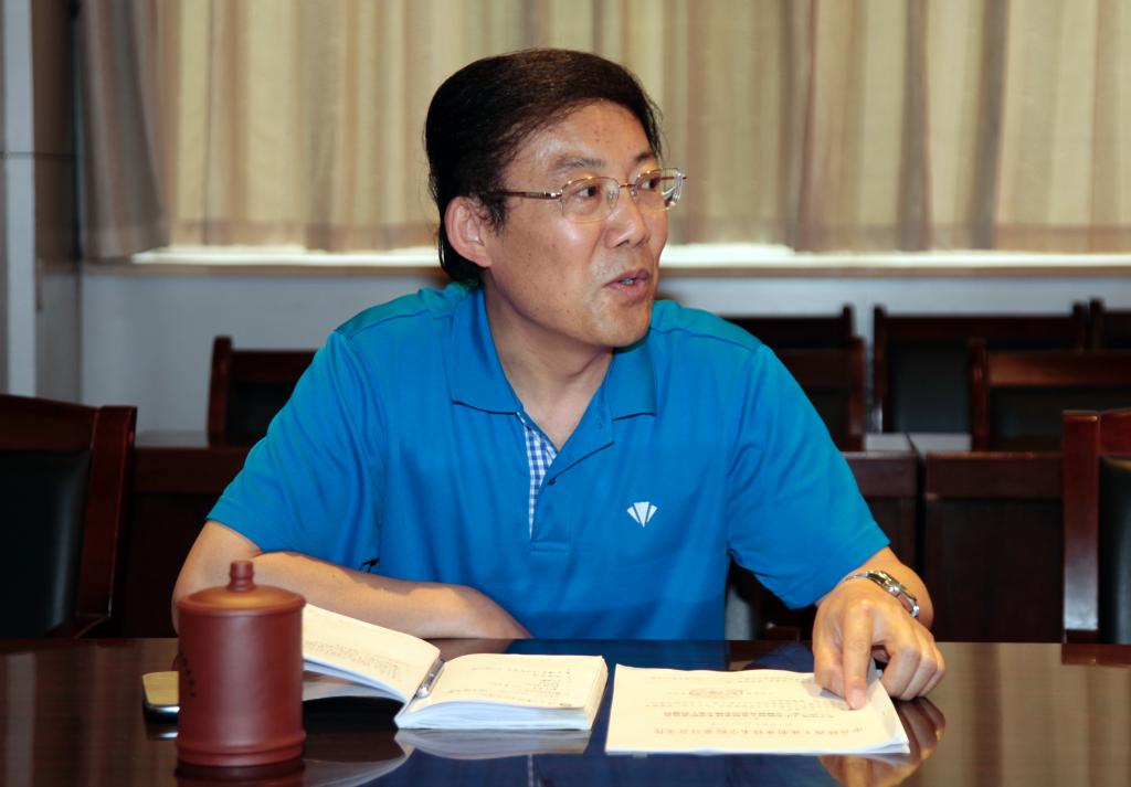 党委副书记王天哲主持会议