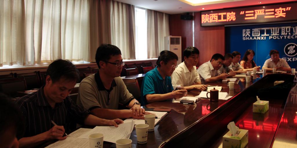 学院领导,各党总支、党政办、宣教部、教务处、团委负责同志参加会议