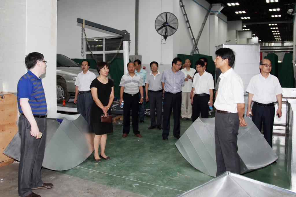 学院领导深入汽车实训基地督查维修收尾工程