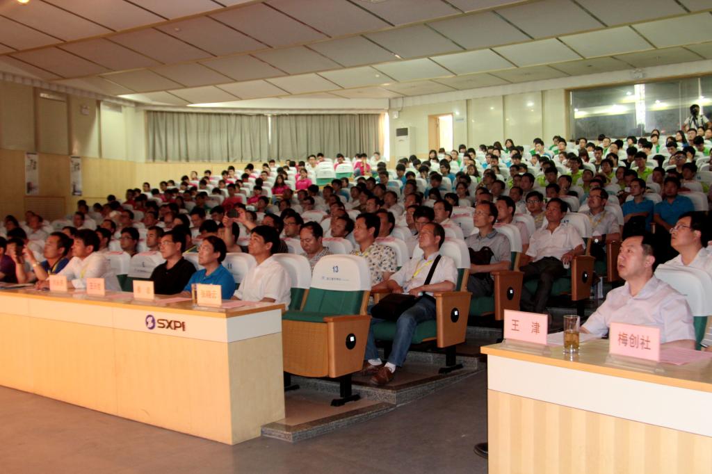 高中校长(教师)代表团及院级领导及部分师生参加了座谈