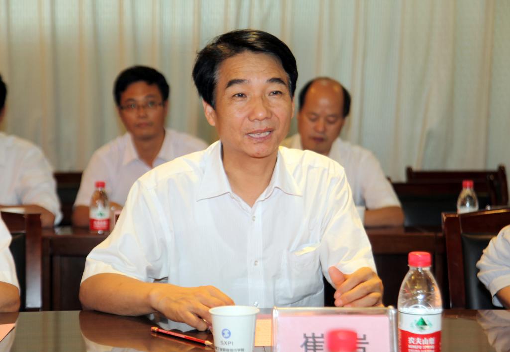 党委书记崔岩汇报我院有关情况