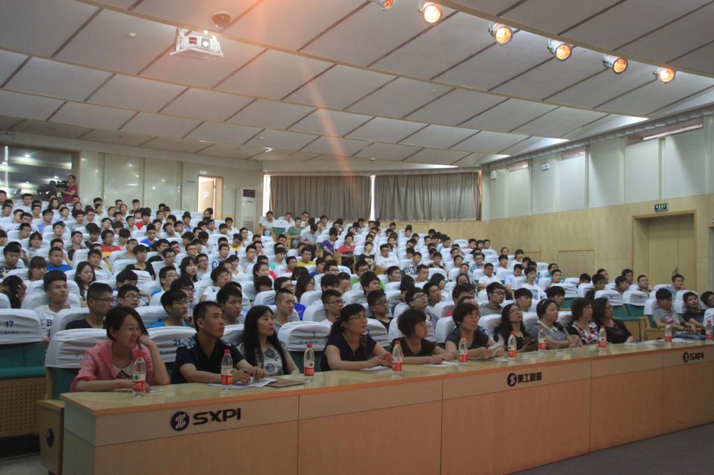 全体思政教师、部分二级学院学生到场听讲