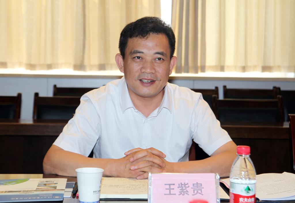 省委高教工委委员、省教育厅副厅长,省高等教育局副局长王紫贵发表讲话