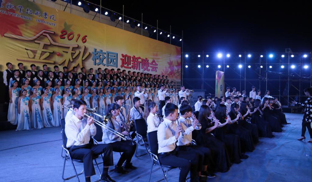 大合唱《永远跟你走》