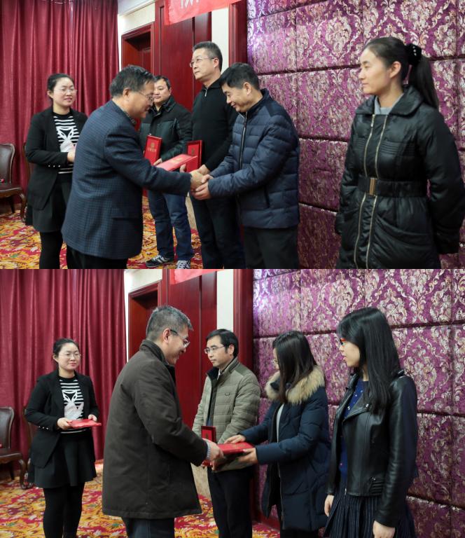 集团副理事长王怀科、陈文伟为“陕西装备制造业职业教育集团校企合作典型案例及优秀论文”获奖代表颁奖