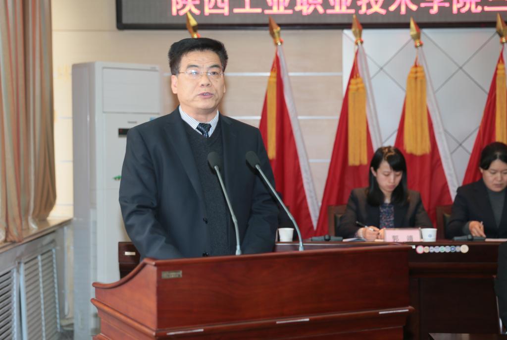 党委副书记、副院长刘永亮主持下午的大会