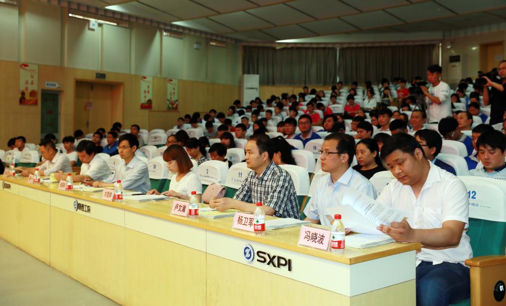 400余名师生现场观摩比赛