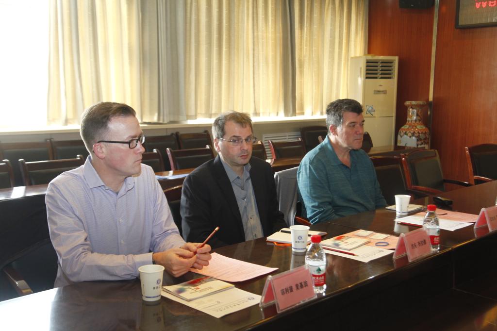 学院领导与来宾座谈交流