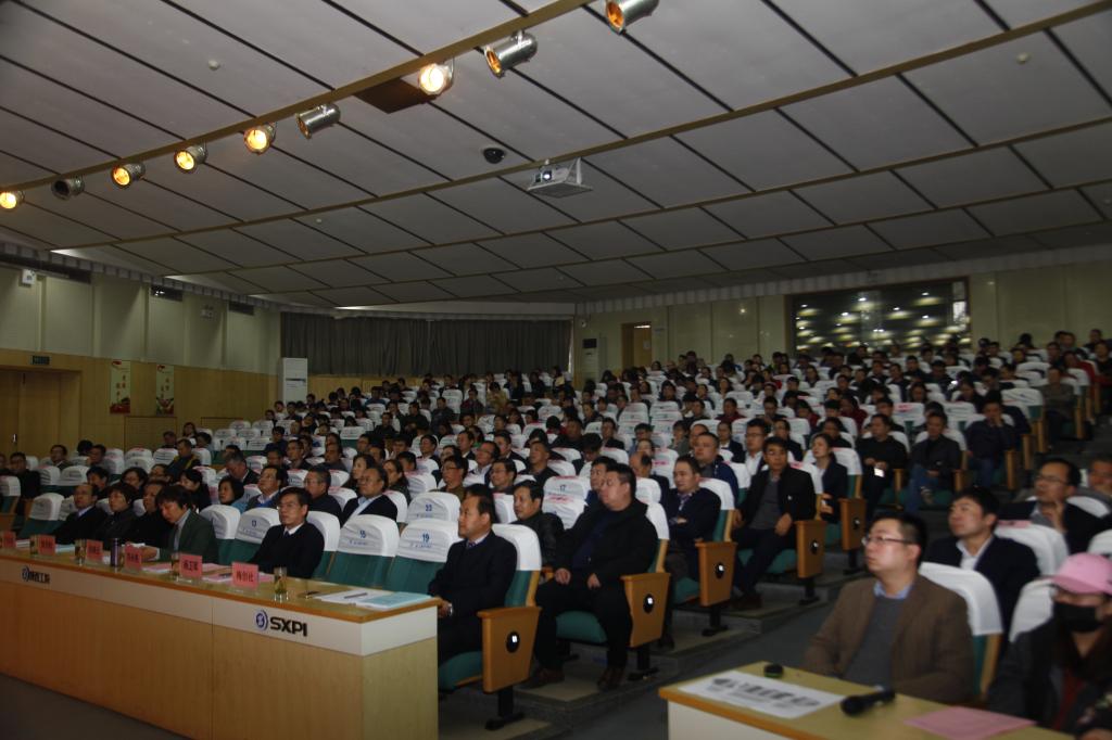 全院副科级以上干部、教师代表参加会议