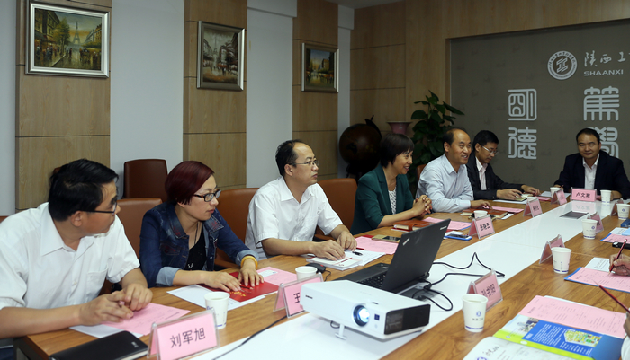 副院长梅创社及相关部门负责同志参加座谈