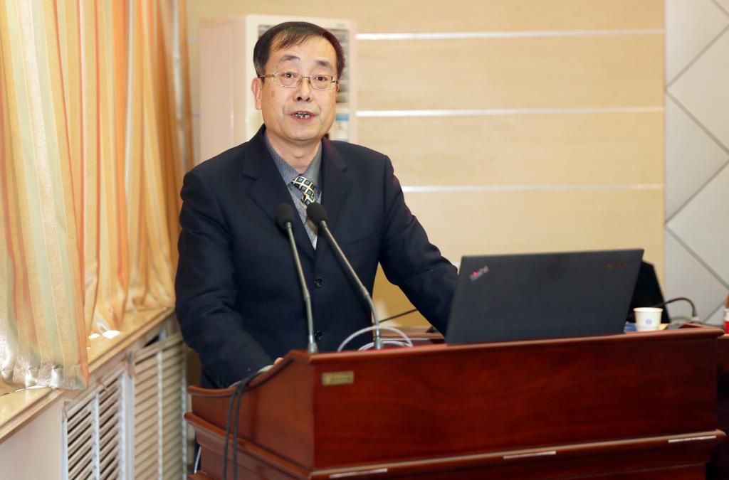 职教学会副会长、西铁职院院长田和平主持会议