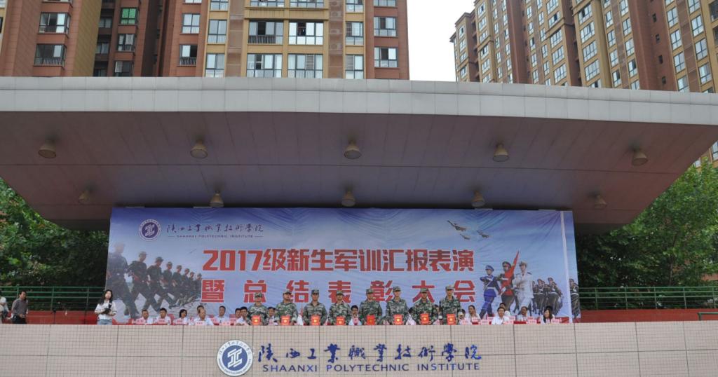 部分受表彰同志合影