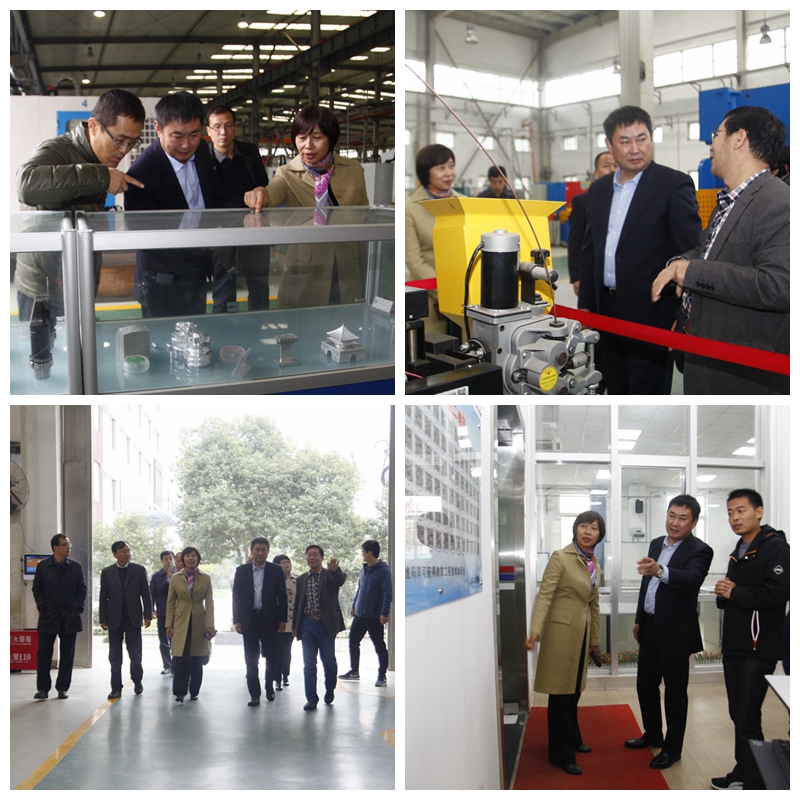 学院领导陪同王育新行长一行参观我院实训基地