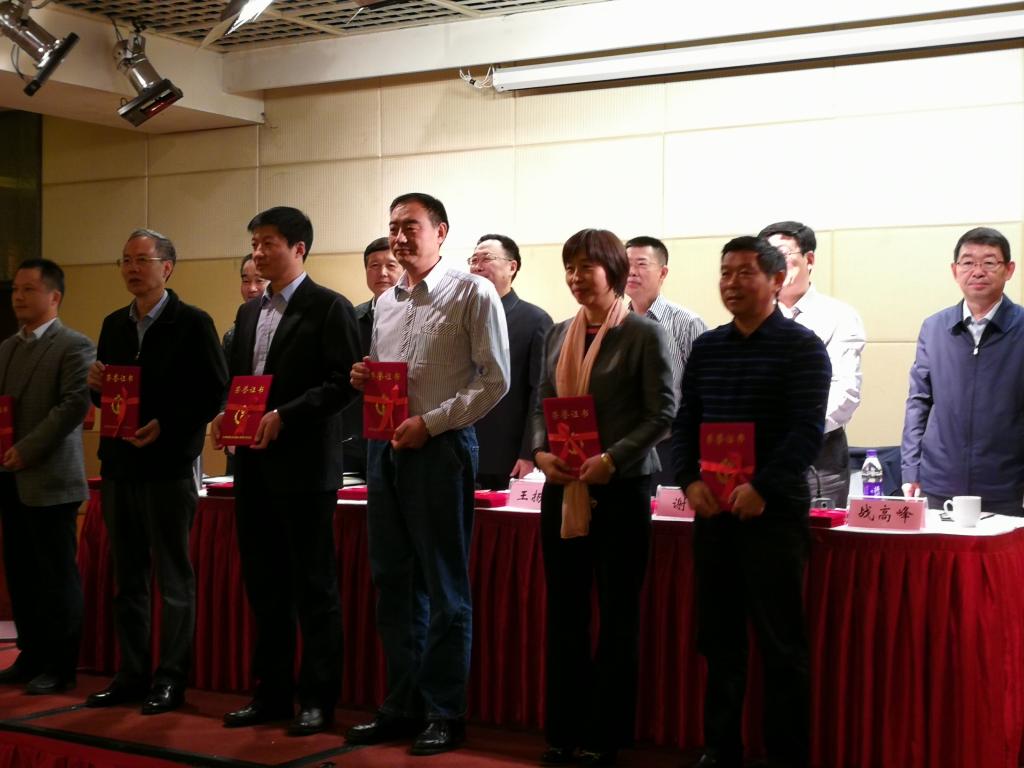 院长张晓云代表学院领奖