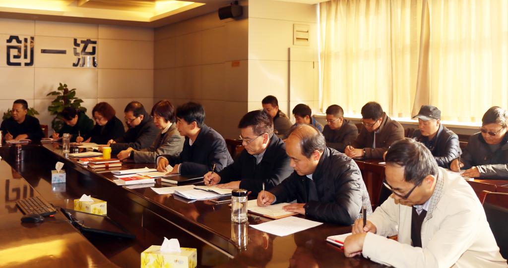 学院领导、党委中心组成员参加集体学习