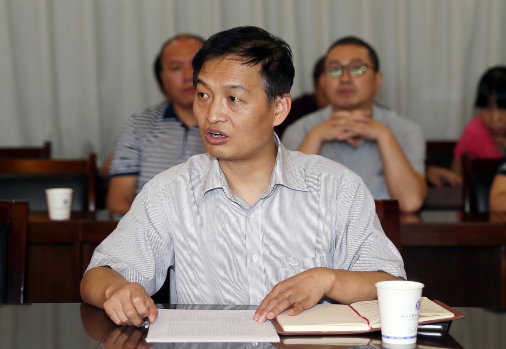 党委委员、组织部部长贺天柱通报会议有关情况