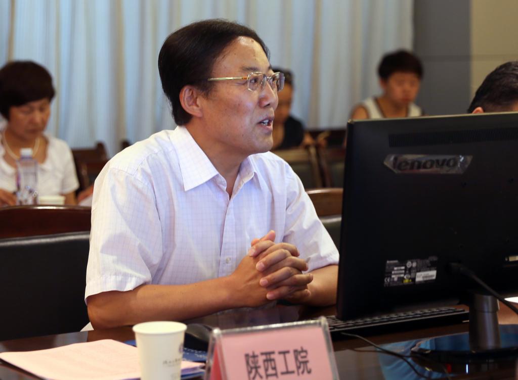 我院党委副书记王天哲介绍我院文明创建工作