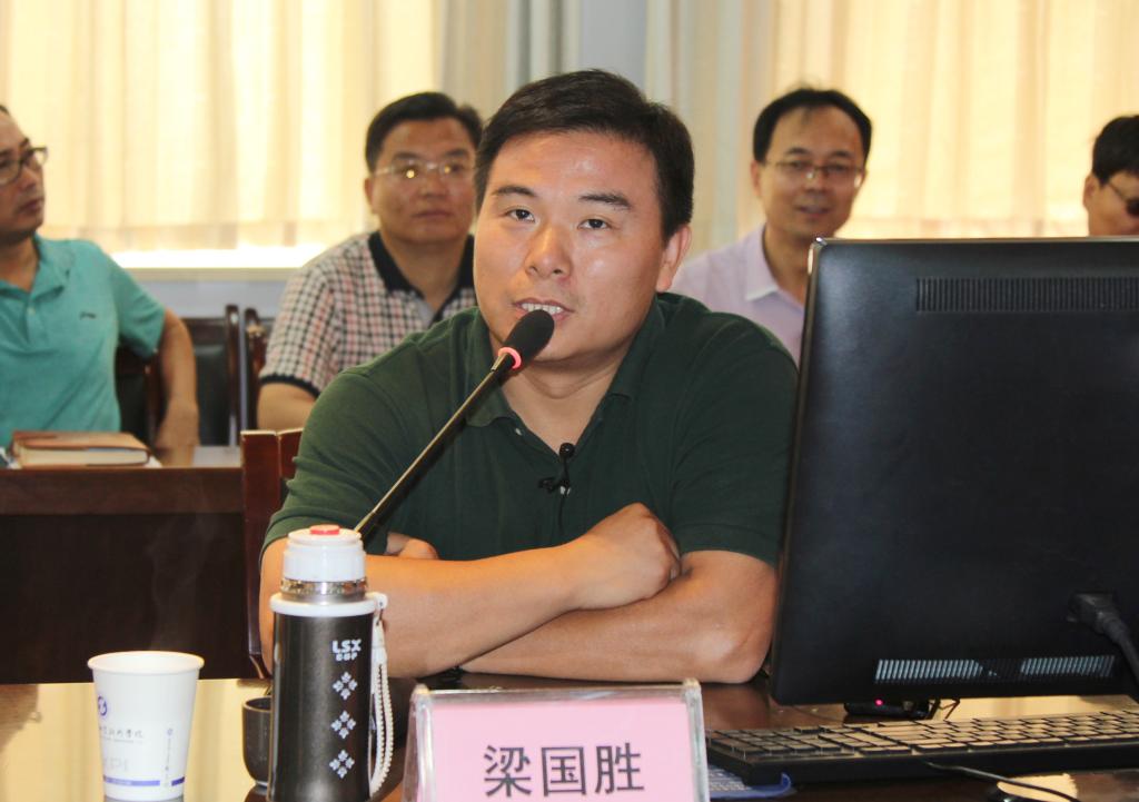 中青报职教版主编梁国胜作专题报告