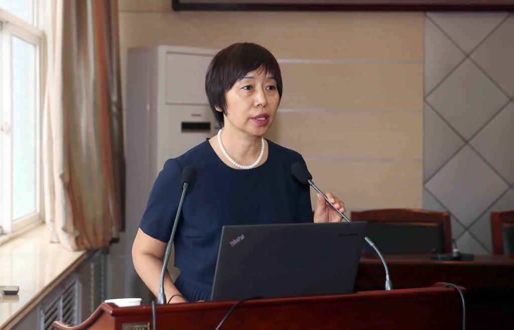 院长张晓云作报告