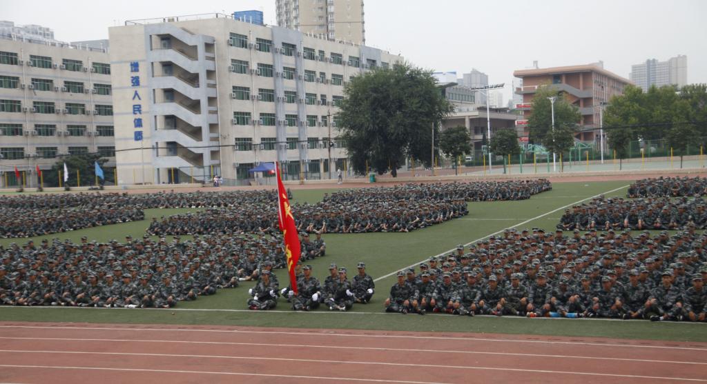 2017级新生军训汇报暨总结大会举行