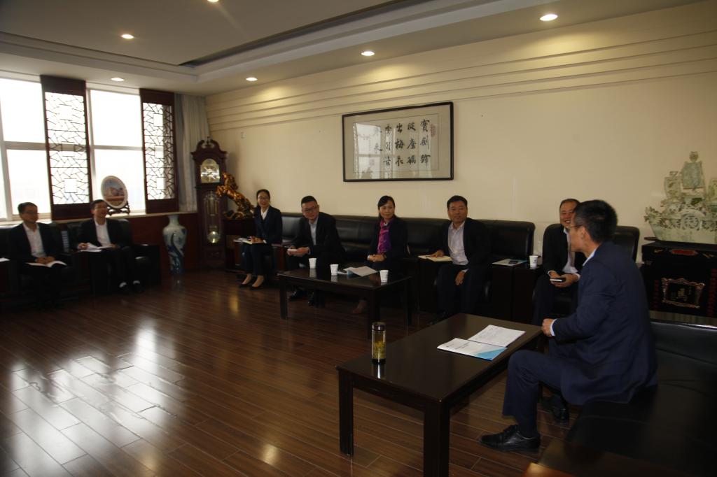 调研小组与辅导员代表座谈