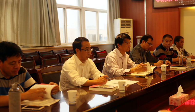 学院领导崔岩、杨卫军、康强出席会议