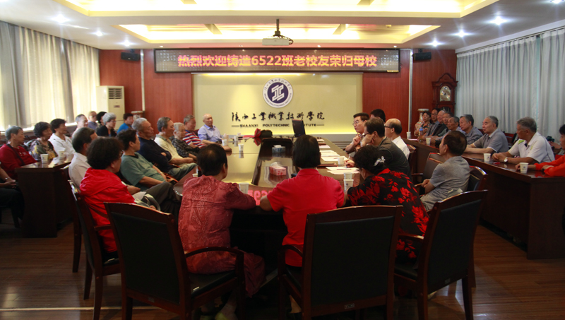 我院铸造65级老校友重返母校