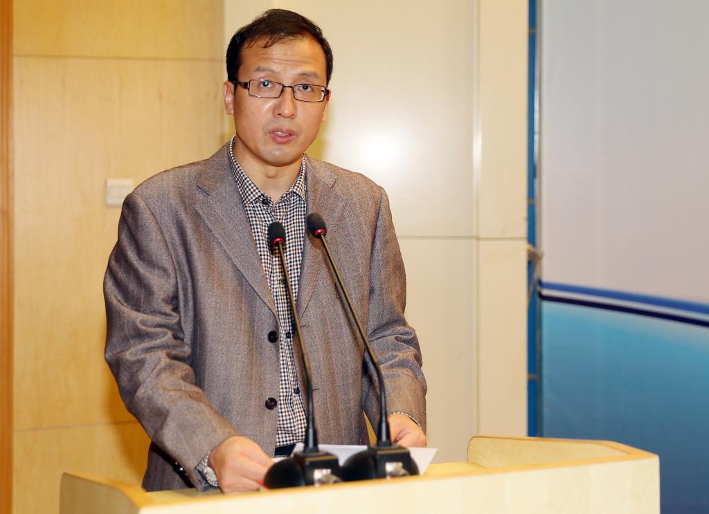 副院长杨卫军主持开赛仪式