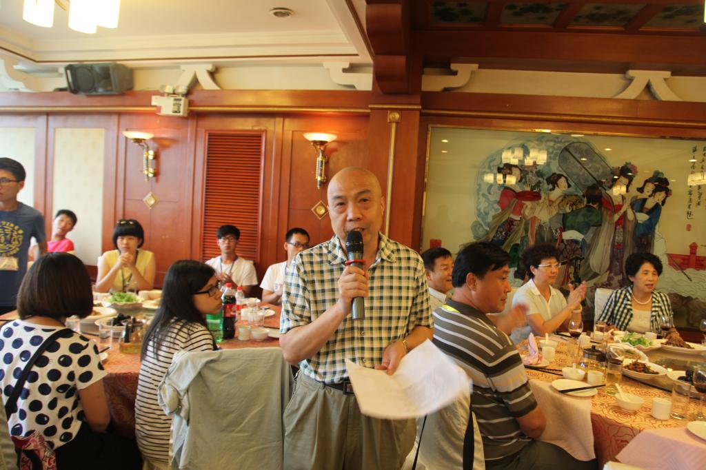 陕西省职教社秘书长李明富主持会见