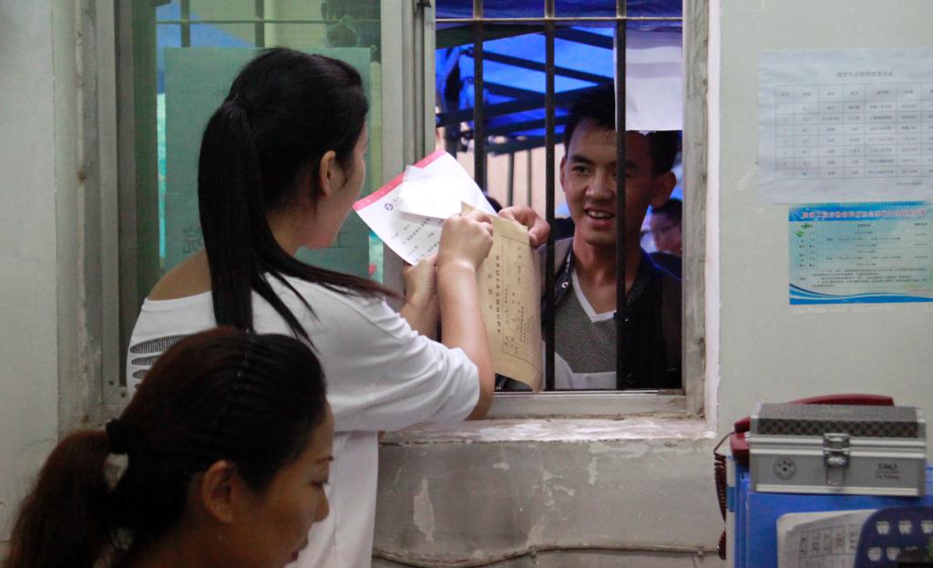 耐心细致解答新生问题