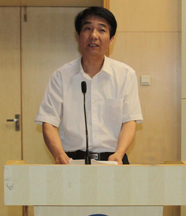 院长崔岩发表讲话