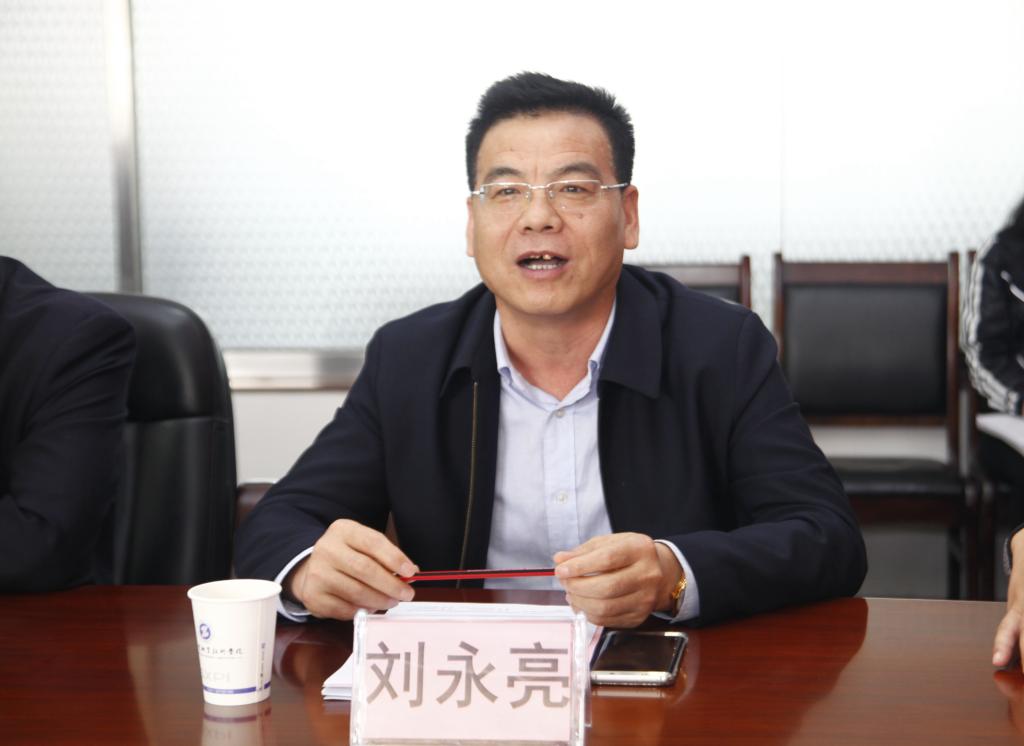 我院党委副书记、副院长介绍学院基本情况