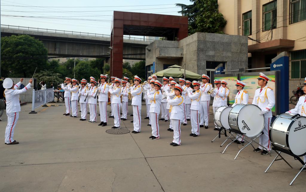 管乐团现场演奏