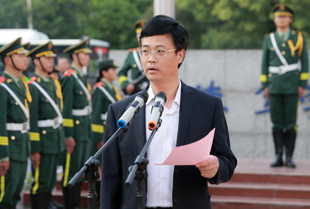 学工部部长、学生处处长王超联主持仪式