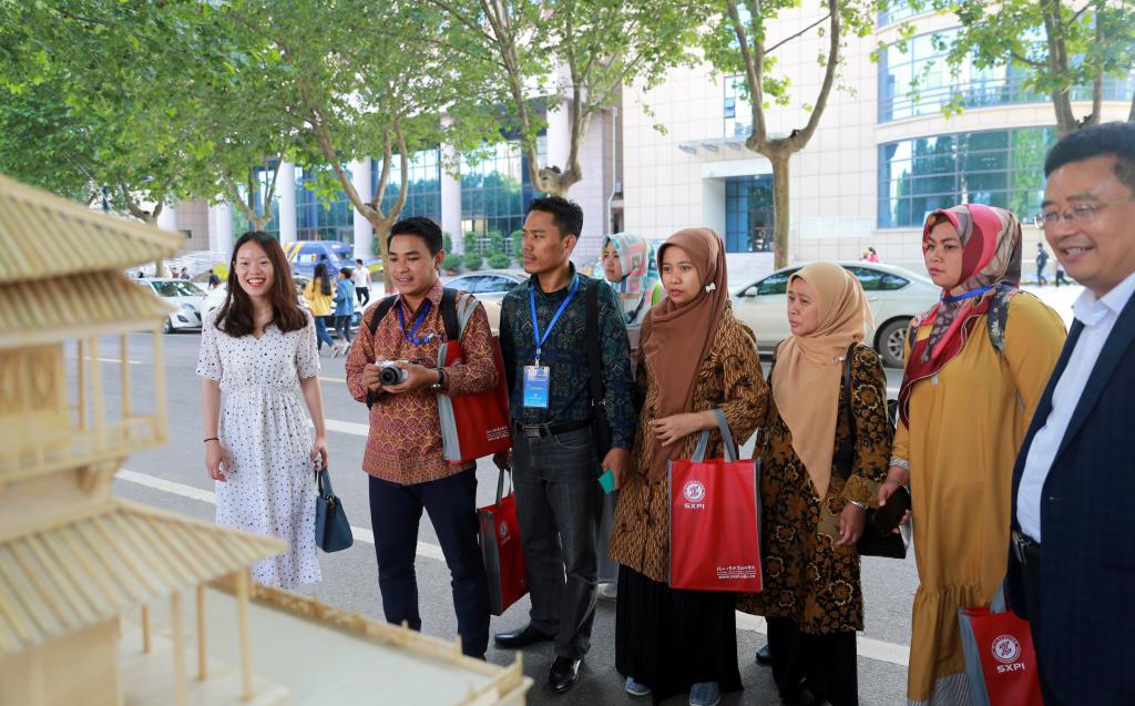 印尼职业院校领导观展