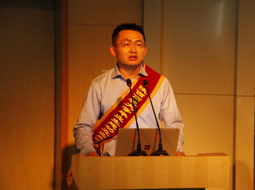 西安石油大学2011届毕业生、现西安瑞特石油设备有限公司CEO马睿作报告