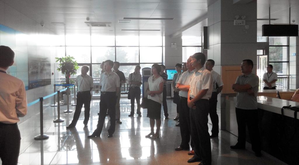 学院领导参观渭城区社会服务中心