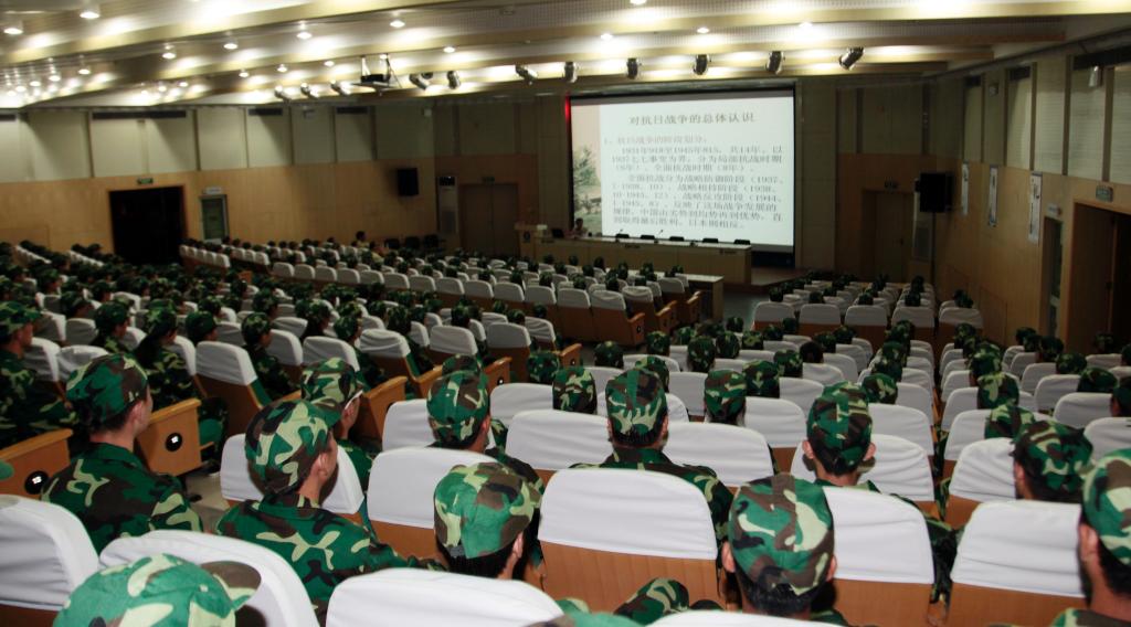 我院举办纪念抗日战争胜利70周年报告会