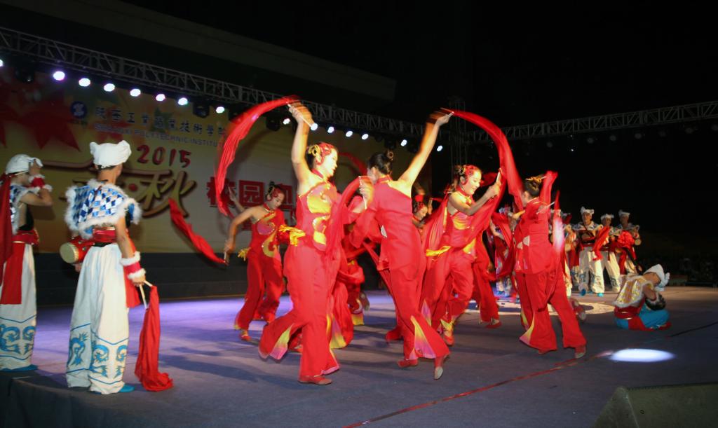 舞蹈《天地秧歌》