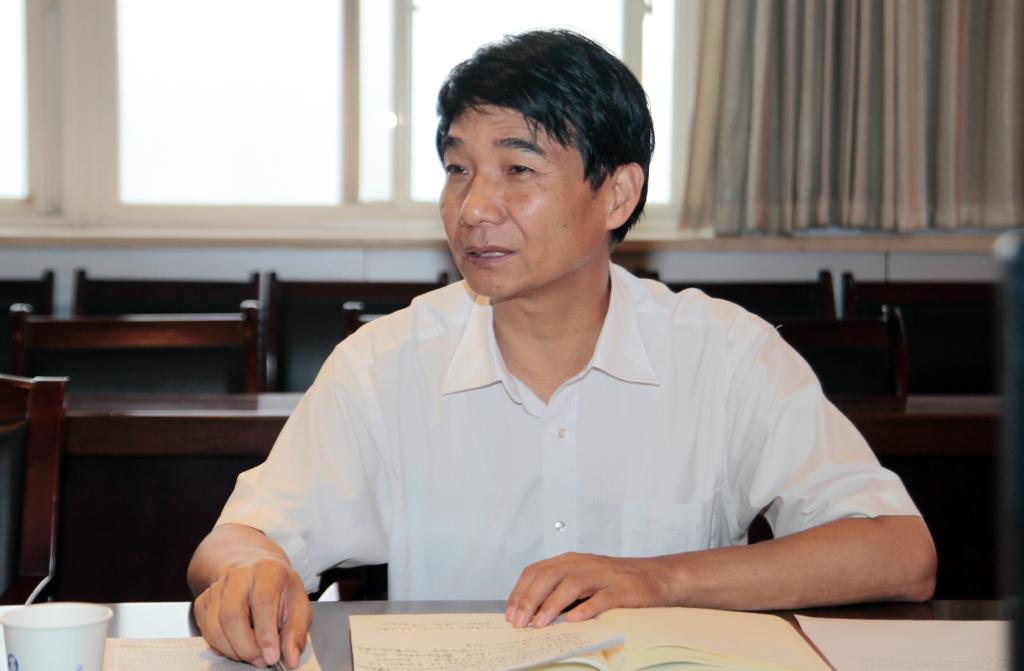 党委书记崔岩主持学习并讲话