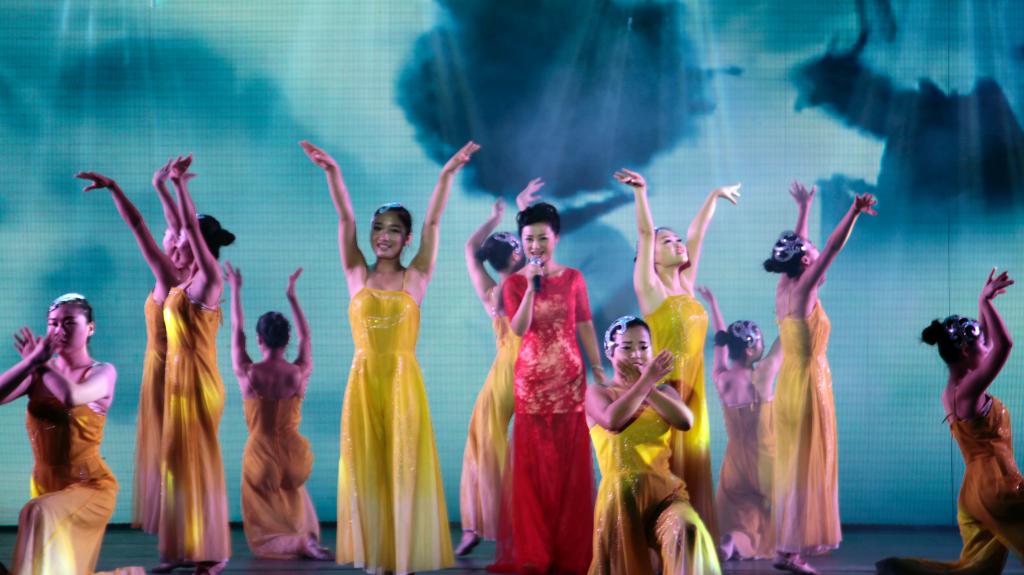 我院大学生艺术团奉上精彩节目