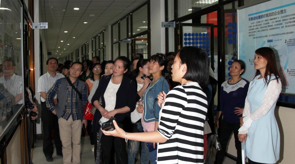 听取欧姆龙订单班同学讲解